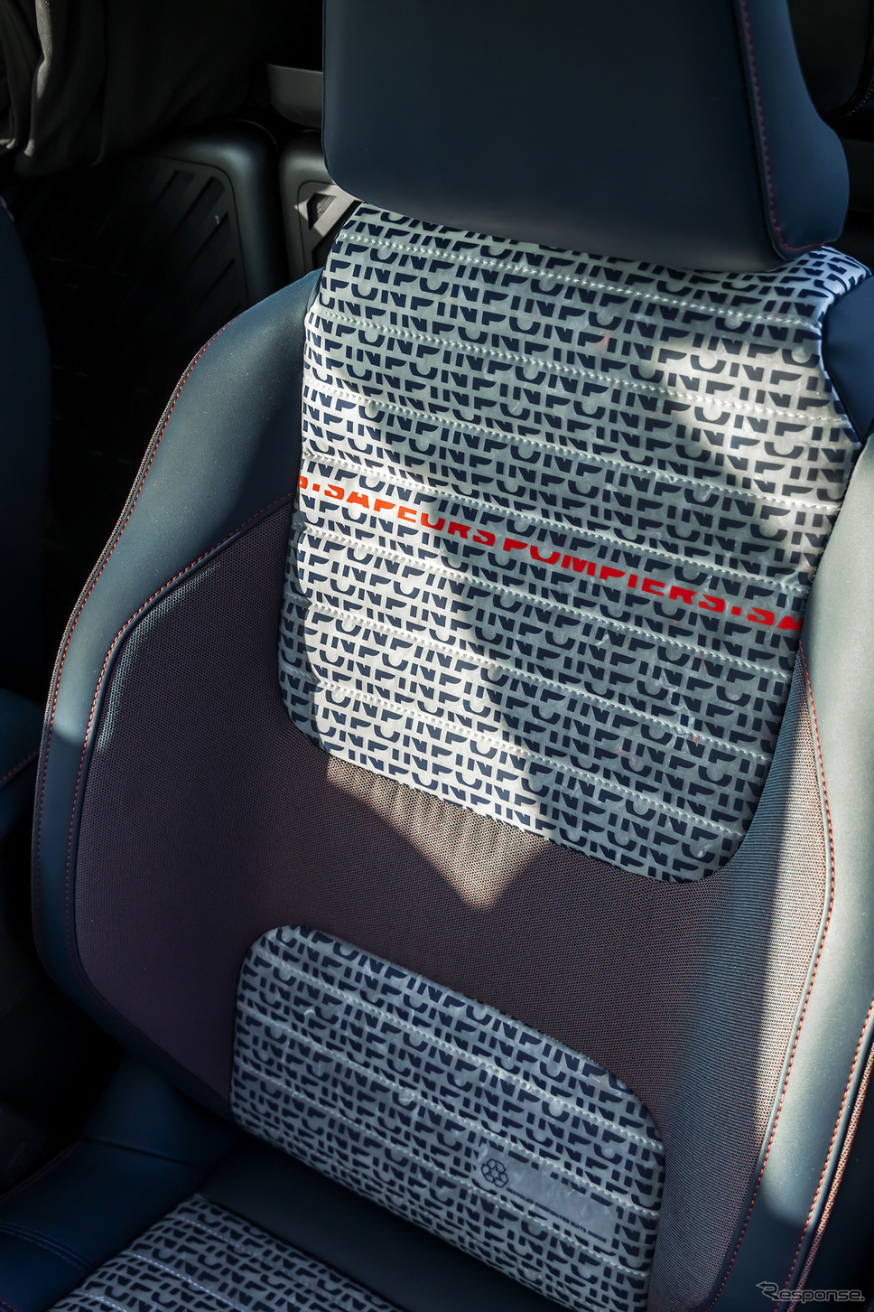 ルノー『4 E-Techエレクトリック』をベースにした救急車両「vision4rescue」《photo by Renault》