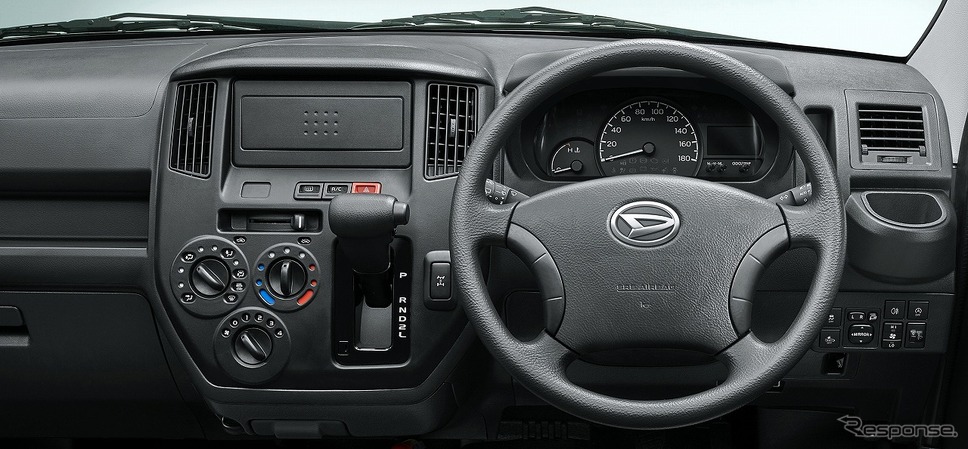 ダイハツ グランマックス カーゴGL インパネ（4WD・4AT）《写真提供 ダイハツ工業》