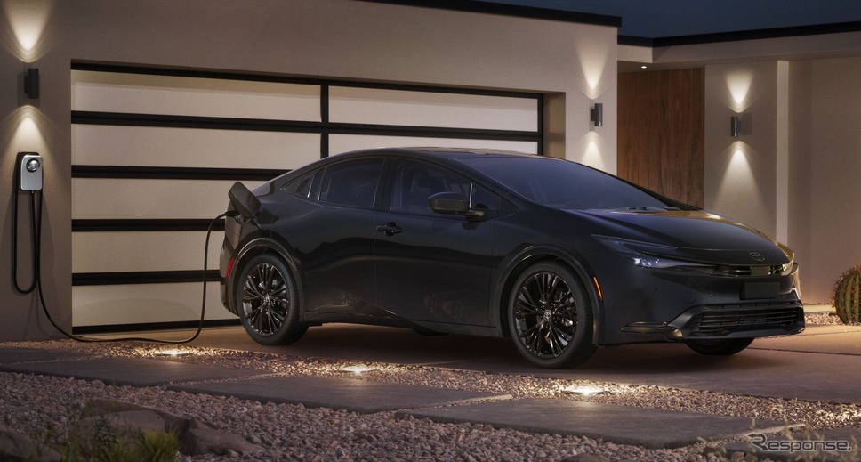 トヨタ『プリウスPHEV』の「ナイトシェードエディション」(米国仕様)《photo by Toyota》