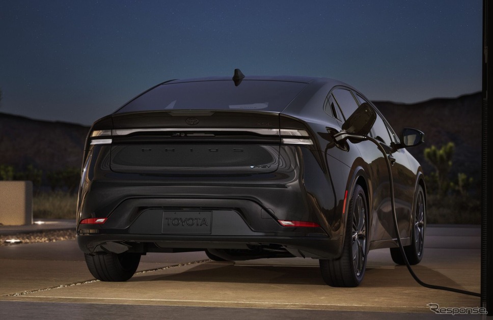 トヨタ『プリウスPHEV』の「ナイトシェードエディション」(米国仕様)《photo by Toyota》