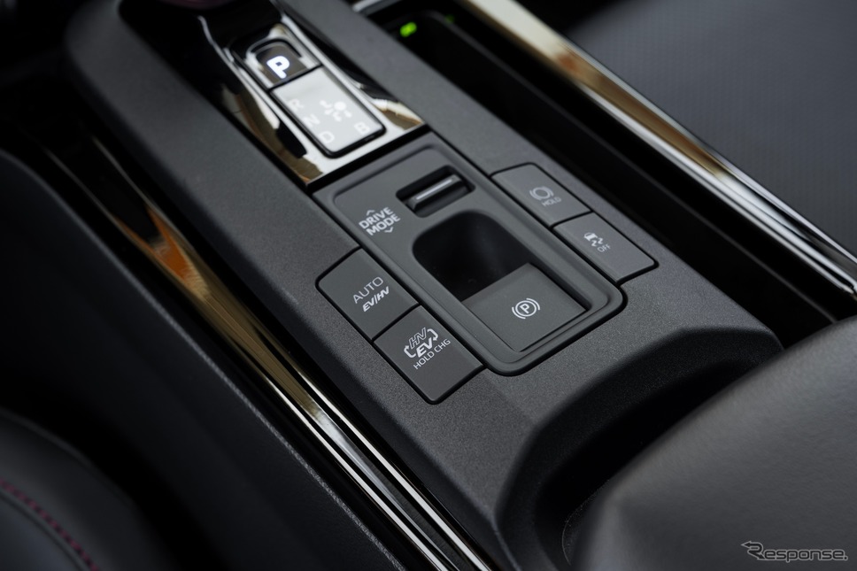 トヨタ『プリウスPHEV』の「XSE」グレード(米国仕様)《photo by Toyota》