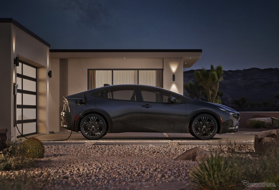 トヨタ『プリウスPHEV』の「ナイトシェードエディション」(米国仕様)《photo by Toyota》