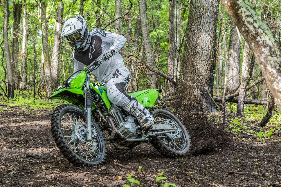 カワサキ KLX230R S 2026年モデル《写真提供 カワサキモータース》