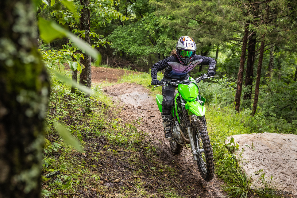 カワサキ KLX230R 2026年モデル《写真提供 カワサキモータース》
