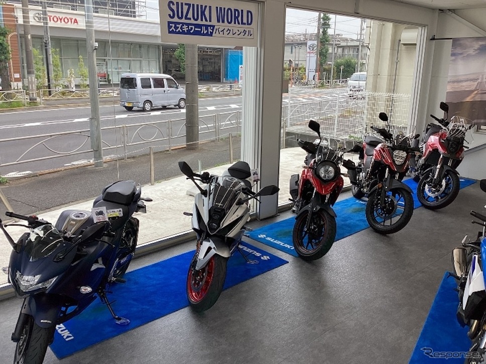 新型バイクのレンタルサービスを開始するスズキワールド多摩店《写真提供 スズキ》