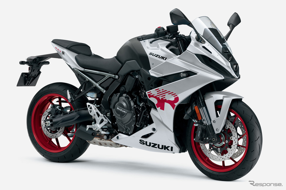 スズキ GSX-8R(マットソードシルバーメタリック)《写真提供 スズキ》