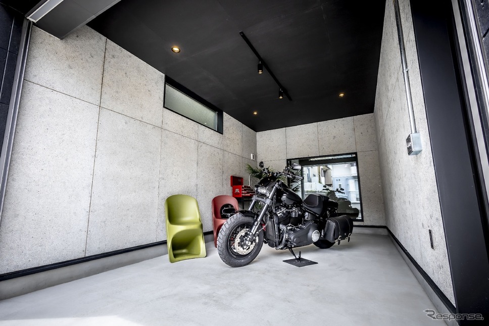 バイク専用ガレージ付き住宅「THE ROCKS」《写真提供 リアルパートナーズ》