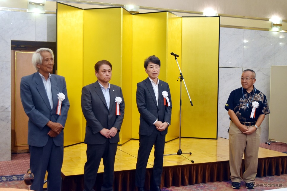 全国レンタカー協会の新役員体制。左から岩崎会長、藤原副会長、村上副会長、白石副会長 ※岡島副会長は欠席《写真撮影 松岡大輔@JCR》