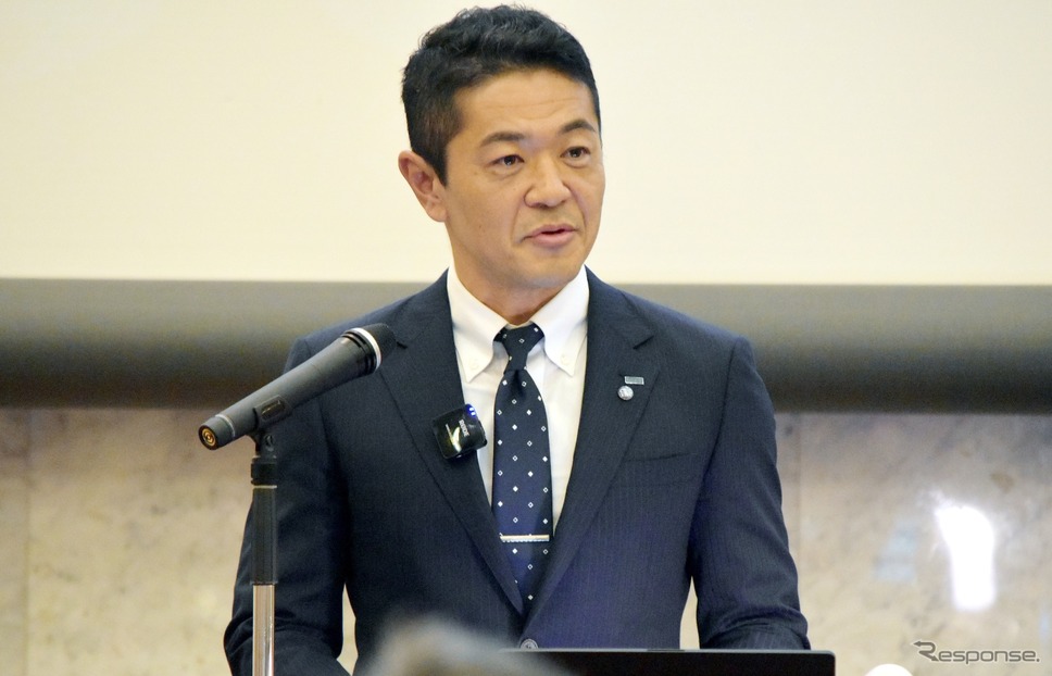 動画について説明するあいおいニッセイ同和損害保険ディーラー営業開発部営業開発グループの中居雅明氏グループ長《写真撮影 松岡大輔@JCR》