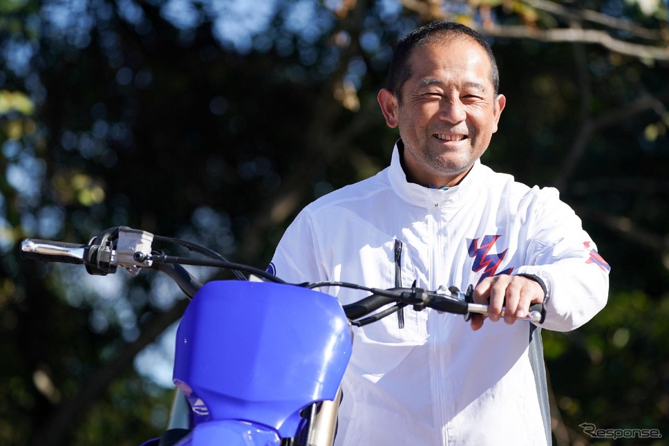 レーシングアドバイザーの鈴木健二氏《写真提供 ヤマハ発動機》