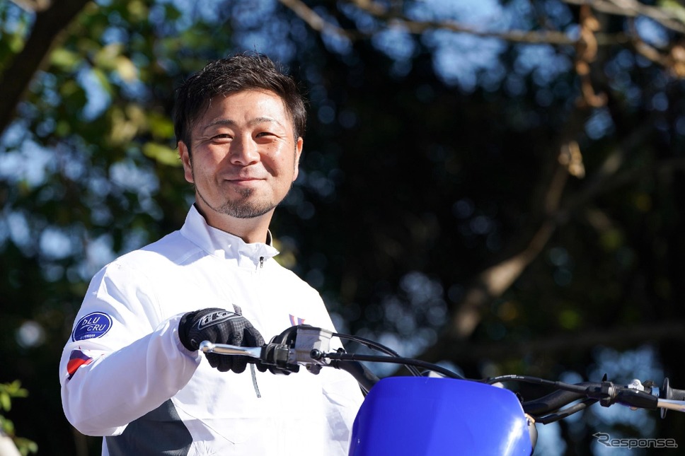 レーシングアドバイザーの小島太久摩氏《写真提供 ヤマハ発動機》