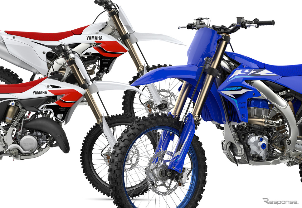 3年ぶりにフルモデルチェンジするヤマハ YZ450F(手前)と、70周年記念モデル《写真提供 ヤマハ発動機販売》