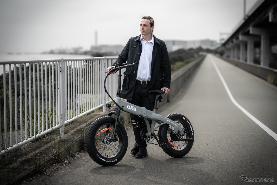 電動モビリティブランド「eXs」の電動アシスト自転車「eXs Street」《写真提供 カスタムジャパン》
