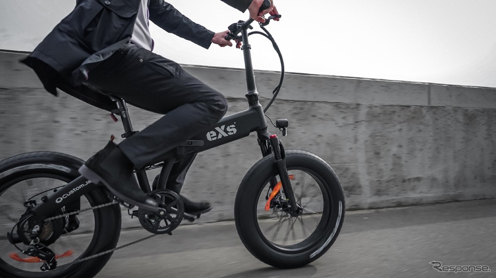 電動モビリティブランド「eXs」の電動アシスト自転車「eXs Street」《写真提供 カスタムジャパン》