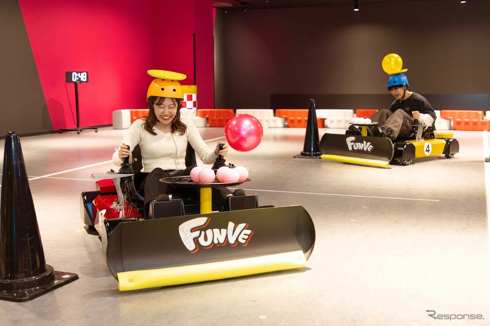 トヨタが開発したライド型アトラクション『FUNVE(ファンビー)』《写真提供 バンダイナムコエクスペリエンス》