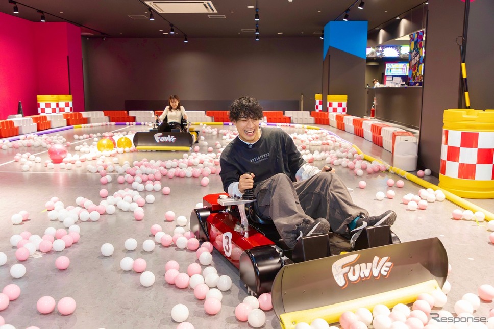 トヨタが開発したライド型アトラクション『FUNVE(ファンビー)』《写真提供 バンダイナムコエクスペリエンス》