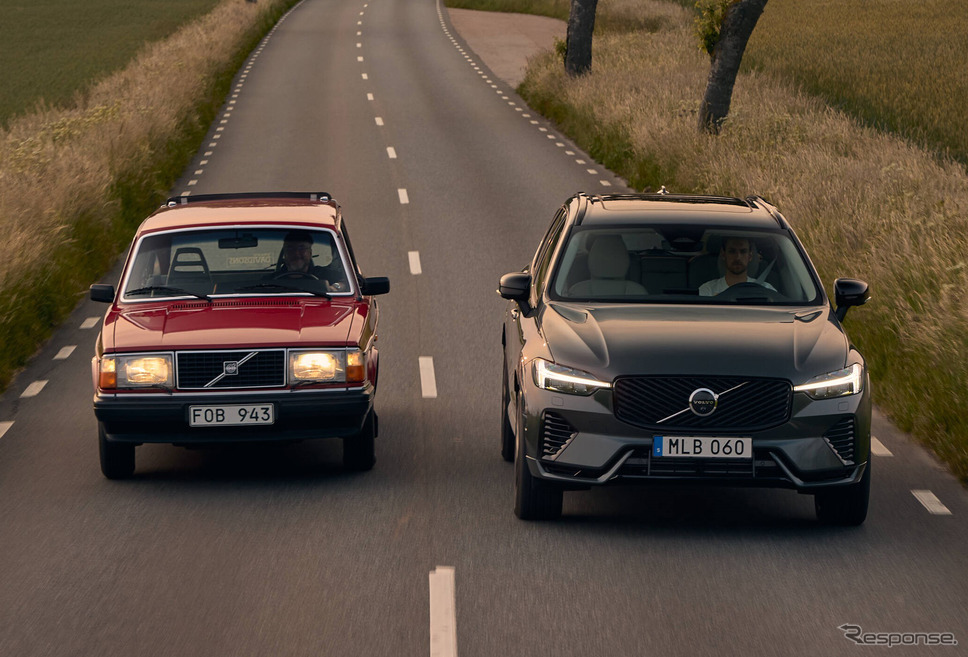 ボルボ240(左)とXC60(右)《photo by volvocars》