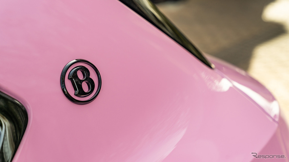 キャンディピンクで塗装された『ベンテイガ・エクステンデッド・ホイールベース(EWB)』《photo by bentley》
