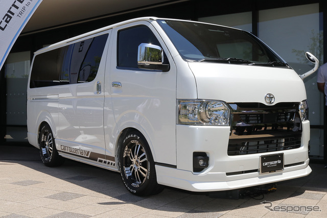 10V型ディスプレイオーディオDHM-SF900が搭載されたハイエース《写真撮影　土田康弘》