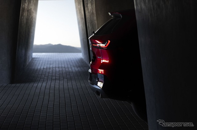 マツダ『CX-5』新型のティザー写真《photo by Mazda》