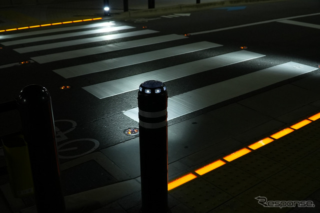 日本初となる「埋込型信号」が大阪府守口市の大枝公園に設置《写真提供 アトラス埋込型信号機》