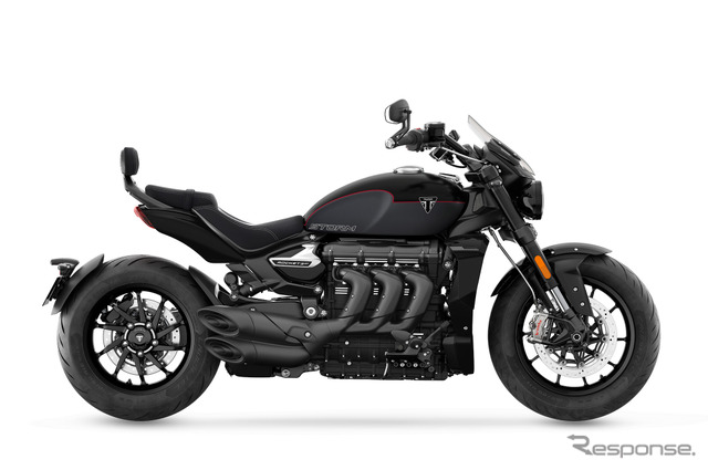 トライアンフ ロケット3 GTストーム マットサファイアブラック/サテングラナイト《写真提供 トライアンフモーターサイクルズジャパン》