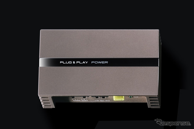 「D級パワーアンプ」の一例(プラグアンドプレイ・PLUG&PLAY POWER)。Photo by ビーウィズ