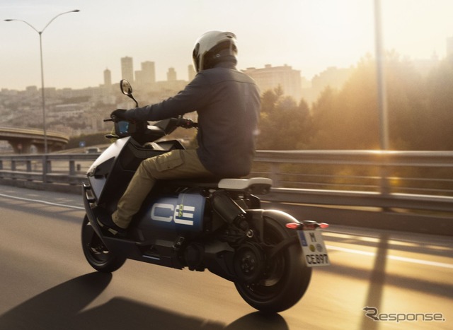 BMWモトラッドの電動スクーター『CE 04』《photo by BMW》