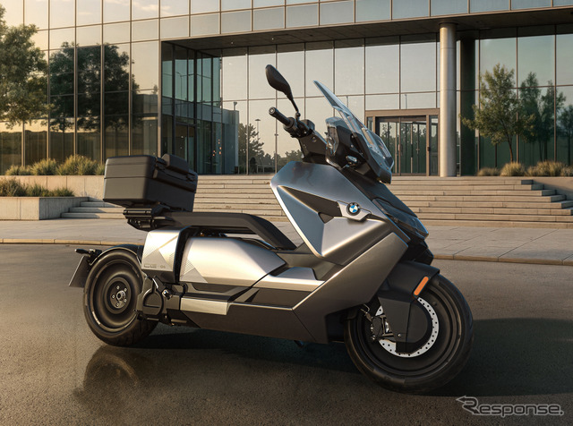 BMWモトラッドの電動スクーター『CE 04』《photo by BMW》