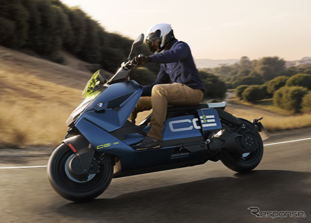 BMWモトラッドの電動スクーター『CE 04』《photo by BMW》