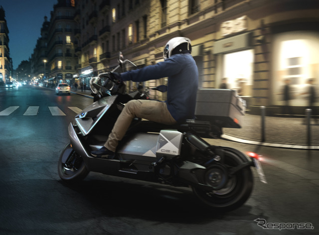 BMWモトラッドの電動スクーター『CE 04』《photo by BMW》