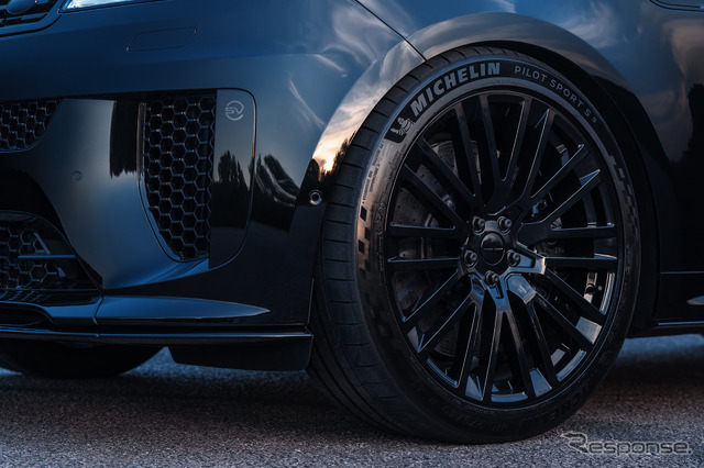 レンジローバー・スポーツSVブラック《photo by Range-Rover》