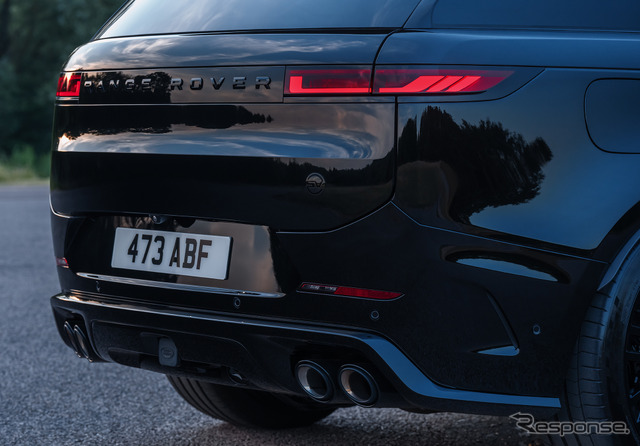 レンジローバー・スポーツSVブラック《photo by Range-Rover》