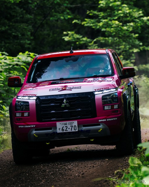 XC-2クラス4位の圭ラリープロジェクト with MMC TOYO TIRESチーム《写真提供 トーヨータイヤ》
