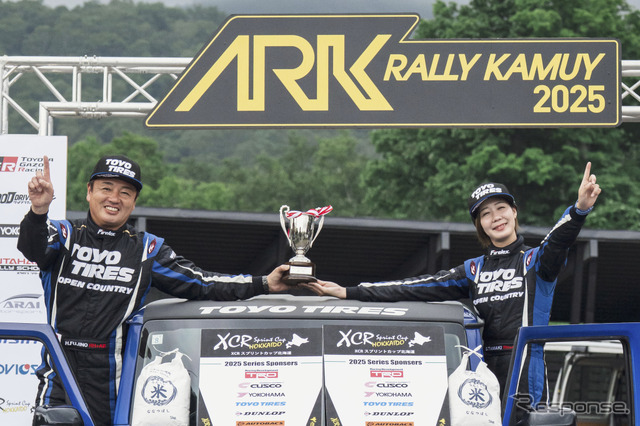「2025 ARKラリーカムイ」XC-3クラス優勝のWISTERIA with TOYO TIRESチーム《写真提供 トーヨータイヤ》