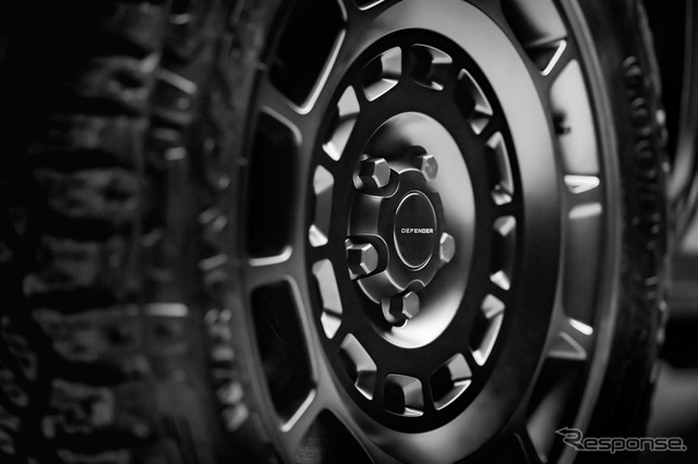 ディフェンダー OCTA ブラック《photo by Landrover》