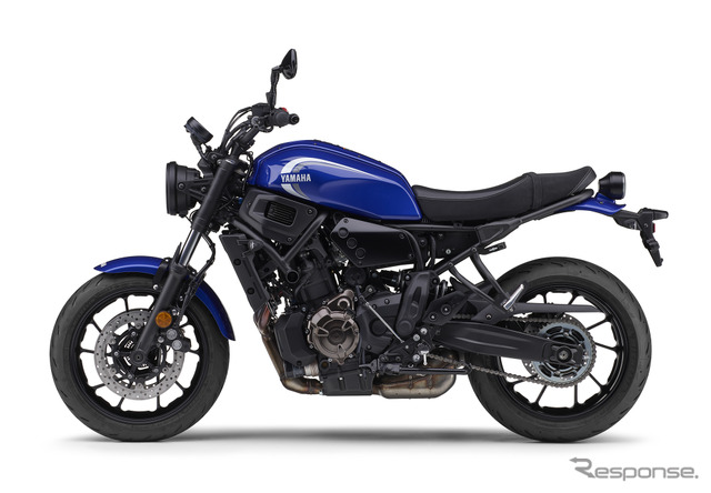 ヤマハ XSR700 ABS(ディープパープリッシュブルーメタリックC)《写真提供 ヤマハ発動機販売》