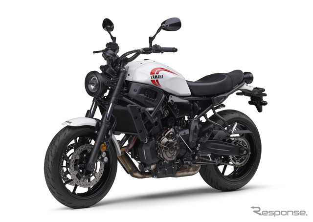 ヤマハ XSR700 ABS(ディープパープリッシュブルーメタリックC)《写真提供 ヤマハ発動機販売》