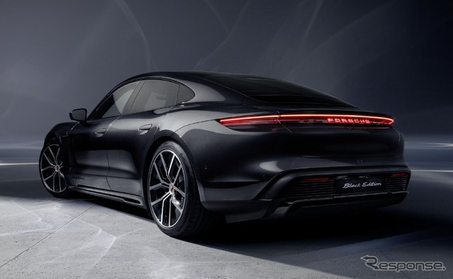 ポルシェ・タイカンの「ブラックエディション」《photo by Porsche》