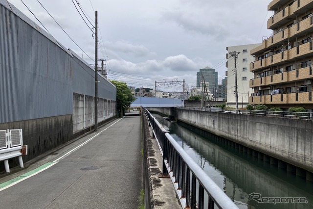 横浜市保土ヶ谷区、相鉄線・西横浜~天王町、今井川架道橋:制限2.0m《写真撮影 高木啓》