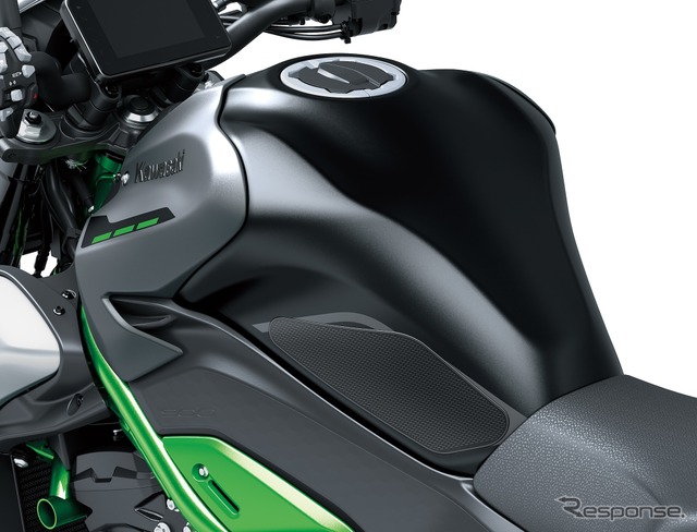 カワサキ Z900 純正アクセサリー《写真提供 カワサキモータースジャパン》