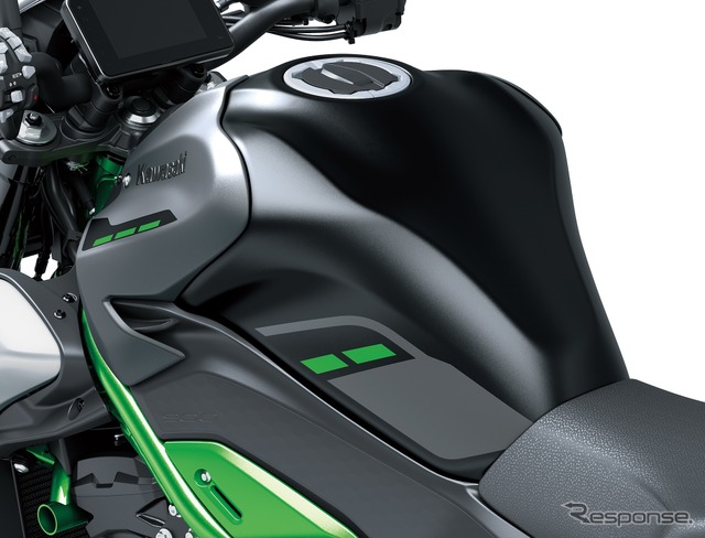 カワサキ Z900 純正アクセサリー《写真提供 カワサキモータースジャパン》