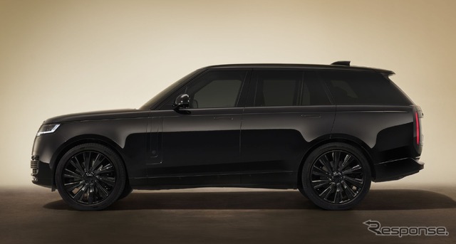 史上最もダークなレンジローバーの「SVブラック」《photo by RANGE ROVER》