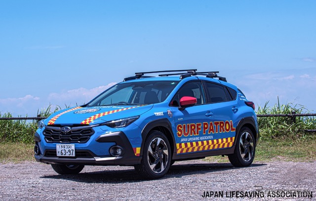 スバル『クロストレック』の「SUBARUライフセーバーカー」《写真提供 日本ライフセービング協会》