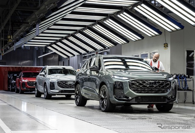 アウディ『Q3』新型の量産をハンガリー・ジェール工場で開始《photo by Audi》