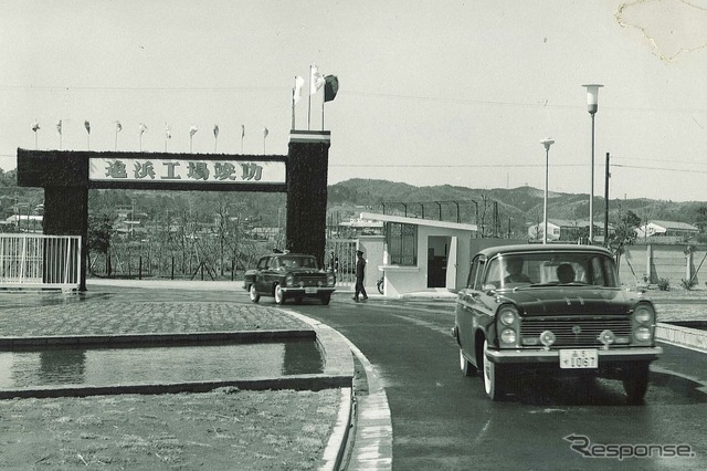 日産追浜工場竣工(1961年)。車両はセドリック《写真提供 日産自動車》