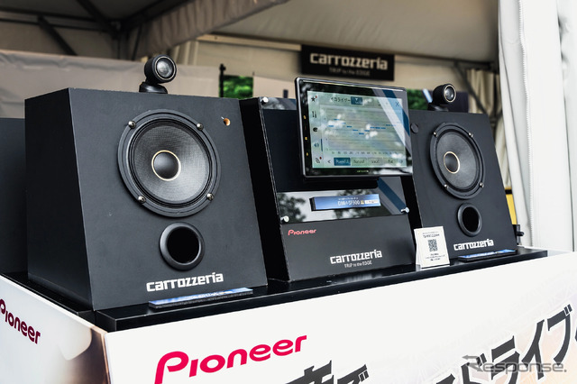 carrozzeria DMH-SF900とTS-C1740Sを組み合わせることで車内のエンタメ性能が大幅に向上する《写真撮影 望月勇輝》