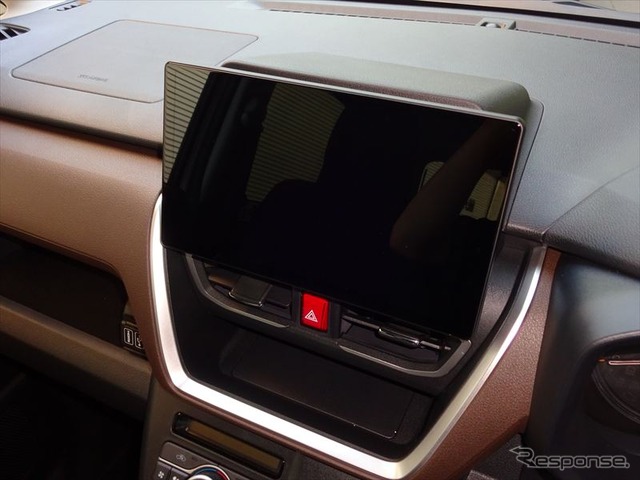 ダイハツ・ムーヴ搭載の10インチ スタイリッシュナビ（NMBN-Z75DS［N265］）《写真提供 BLITZ》