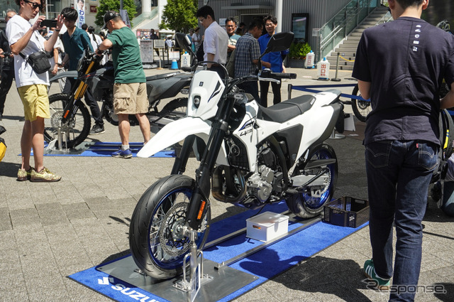 スズキ『DR-Z4SM』(スズキ モーターサイクルコレクション2025)《写真撮影 宮崎壮人》