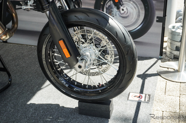 スズキ『DR-Z4SM』(スズキ モーターサイクルコレクション2025)《写真撮影 宮崎壮人》
